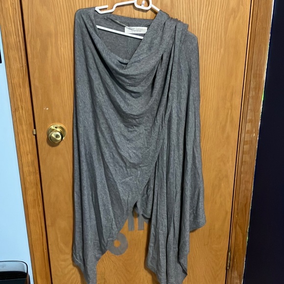 Paper Label Over the Shoulder Sweater - Picture 3 of 5